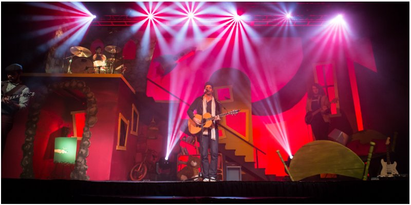 3 Christmas Stage Design Ideas To Try At Your Church This Holiday Season